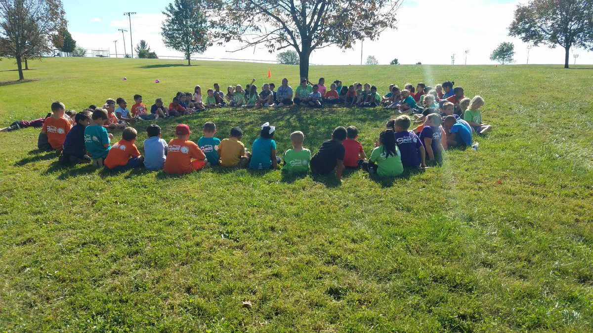 AGShafer79's tweet photo. So this happened yesterday...76 second graders practiced mindfulness in the sunshine. Nothing short of amazing! #mindfulness @PSESCPS https://t.co/0PuzgbLUTG