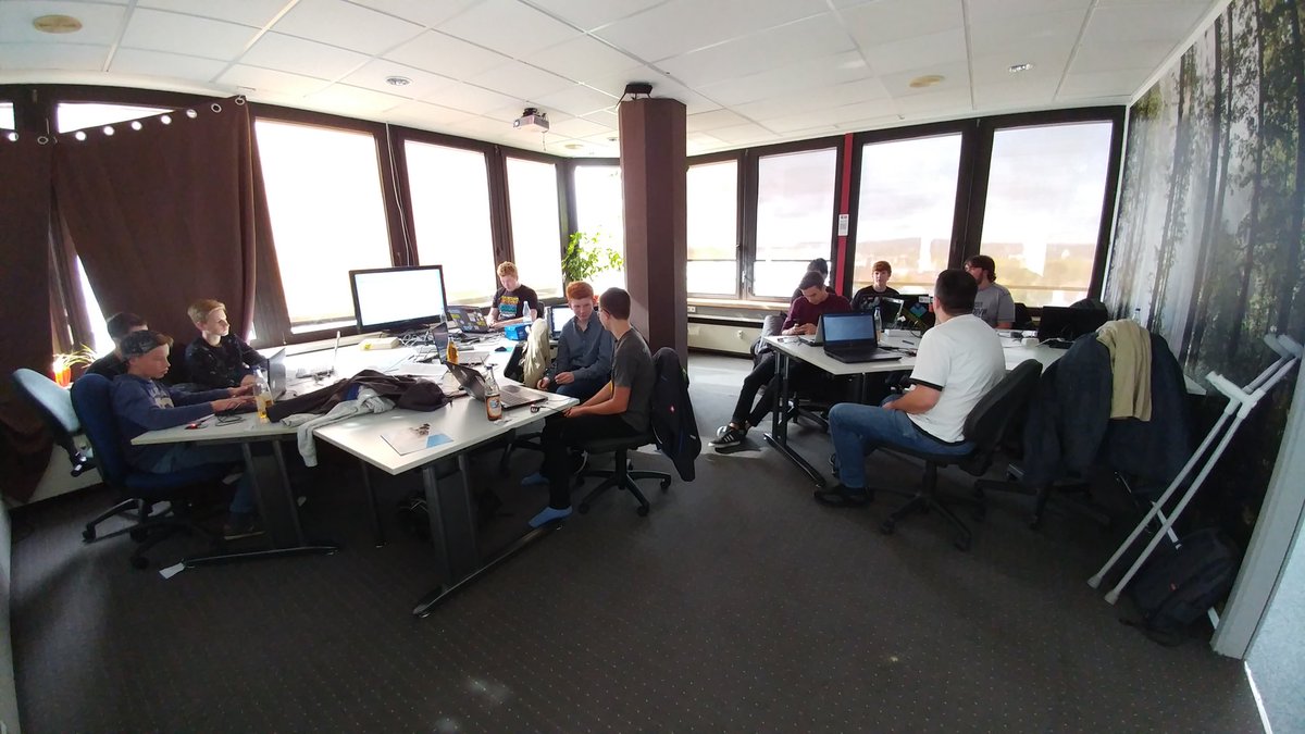 codeforhn's tweet photo. Vielen Dank an @MitchiLaser und an @FabLabN für den tollen Arduino-Workshop. #CodeWeek https://t.co/Nk7T1k0LGL