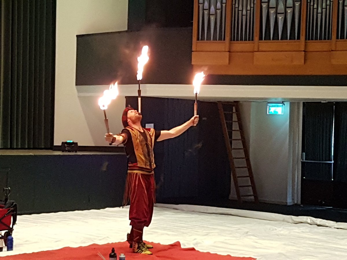Spectaculaire eindshow voor de kinderen en gezinshuisouders op de ont-moetdag voor gezinshuizen rayon Zwolle e.o. #shloost #sheerenloo