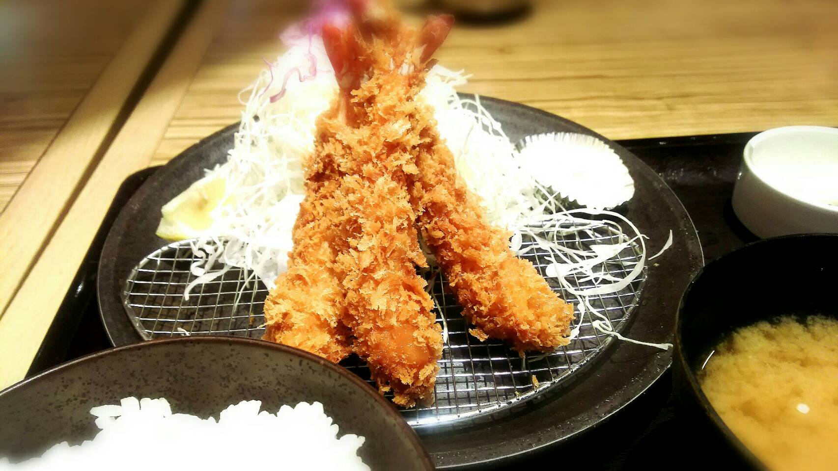 西山えり香 エビフライを食べる度に教科書で読んだ話を思い出す 父の土産 で初めて食べたエビフライ 口の中で しゃおっ と音がするあの話 お恥ずかしながらずっと向田邦子の話だと思い込んでいたのですが 三浦哲郎 盆土産 でした T Co 西山えり香 エビフライを食べる度に教科書で読んだ話を思い出す 父の土産 で初めて食べたエビフライ 口の中で しゃおっ と音がするあの話 お恥ずかしながらずっと向田邦子の話だと思い込んでいたのですが 三浦哲郎 盆土産 でした T Co