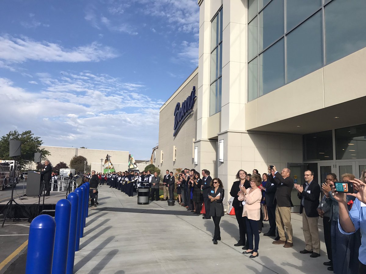 @Boscovs grand opening of new store in @CityErie. #PEPS thanks you for committing to our community. #investment #growthandchange