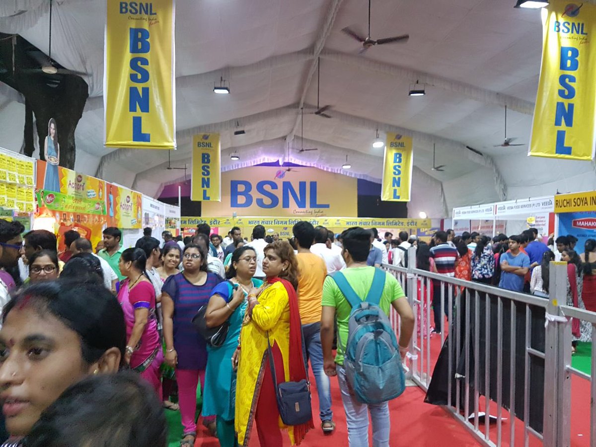 neerja_tiwari's tweet photo. Supporting the Marathi Jatra at Indore @BSNLCorporate and what a crowd https://t.co/m1swQ0MSuE