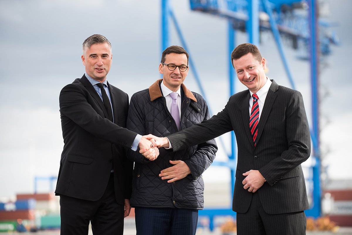 DCT_Gdansk's tweet photo. Wicepremier, Minister Rozwoju i Finasów, Pan Mateusz Morawiecki gościł dziś w największym terminalu kontenerowym na Bałtyku - DCT Gdańsk https://t.co/Sp04cNbaZH