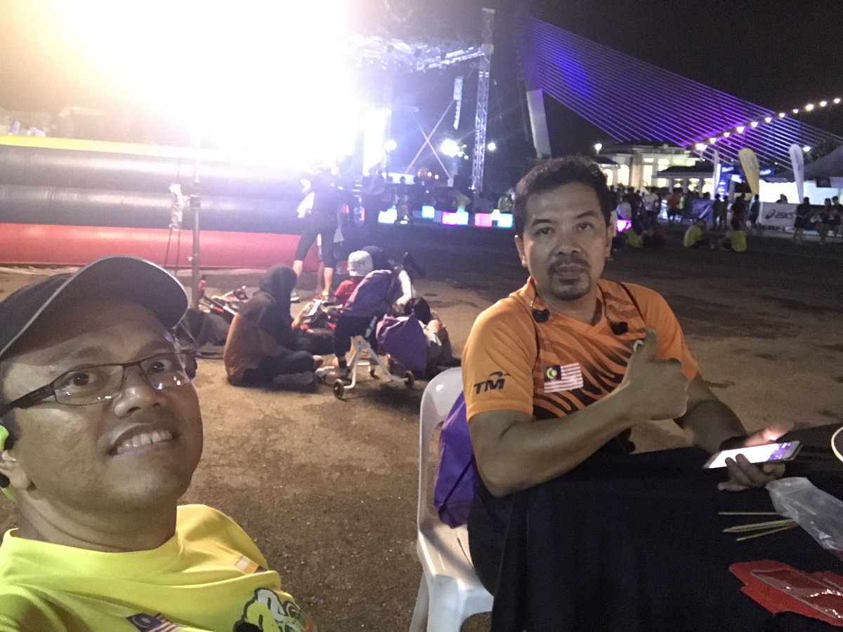 amgmalaysia's tweet image. Mengantukkkk.. Runner4 FM.. LajuPelan Runners #asicsrelay