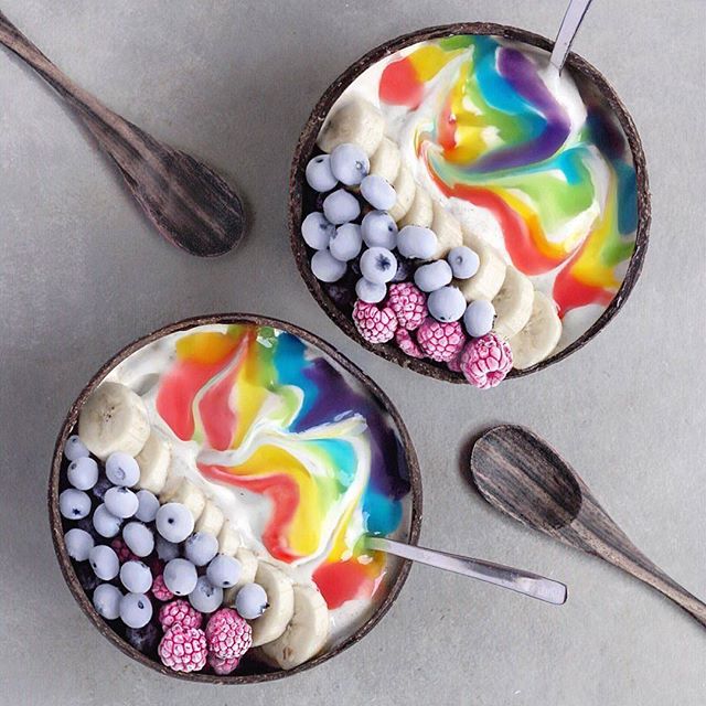 MAKER FEATURE: <a href="/naturally/">naturally</a>.jo "Rainbow Swirl Bowls 😌💕🦄🏳️‍🌈✨ Topped with banana Slices, frozen raspberries &amp; blueberries! 🌈 Smoothies made wit