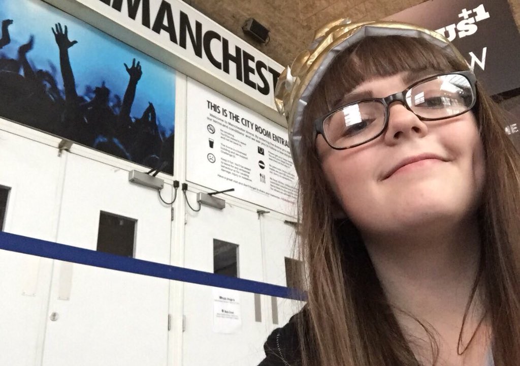fletchersrosie's tweet photo. 1 year ago today we were sat waiting for 7/27 M&amp;G 💛 I miss you loads today my angel! When I see the girls I’ll give them a hug from you 🥀💛 https://t.co/Q7MK9VZZUh