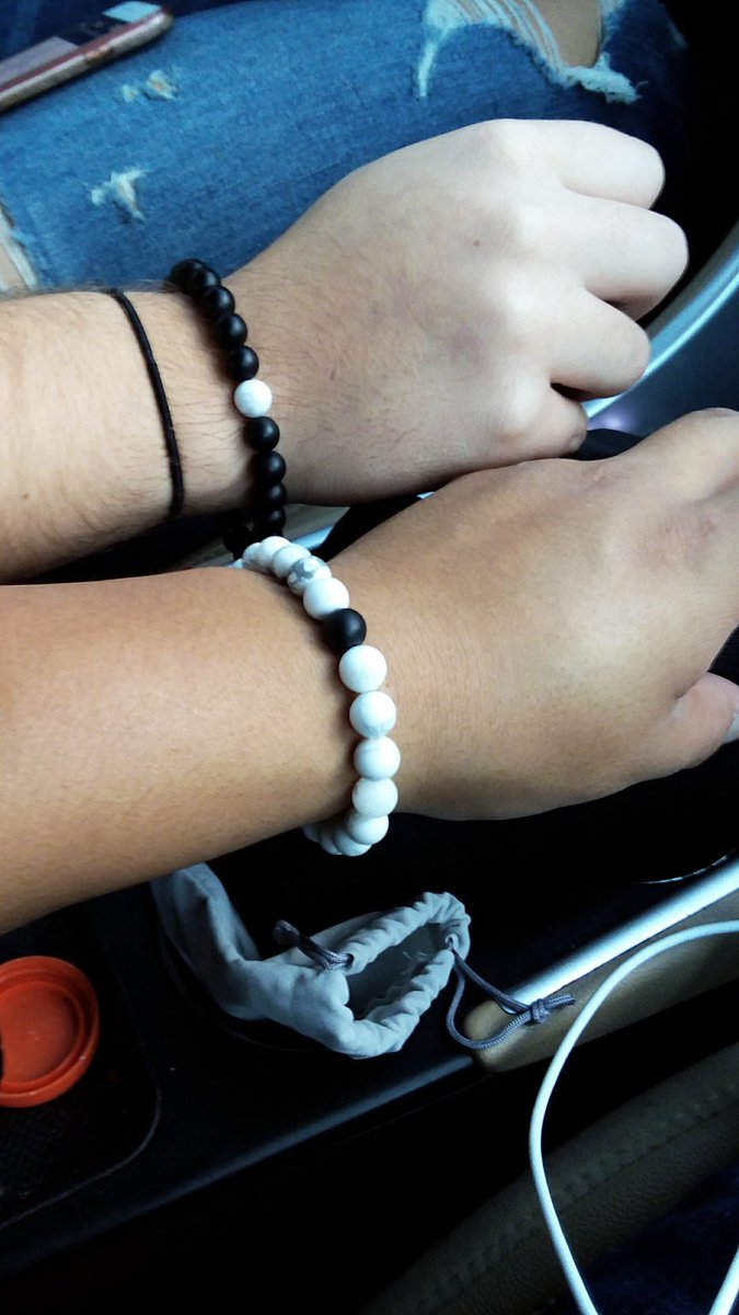 Jojo_Matchett's tweet photo. #distancebracelets 🙈❤️
#weresosappy
@BethanyPomponi https://t.co/rjKOPWhCZ1