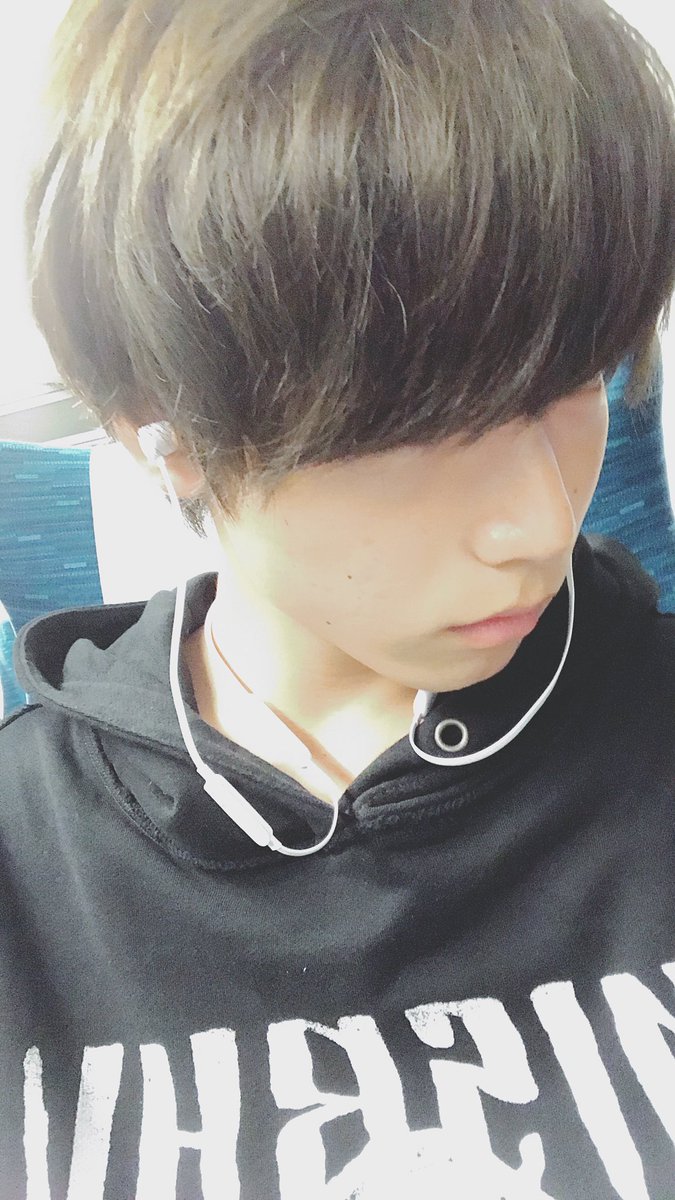 laters_hayashin's tweet photo. 色落ちしてきたから黒染めし直さないと…めんどくせ〜🤕 https://t.co/1mU4BLNTPf
