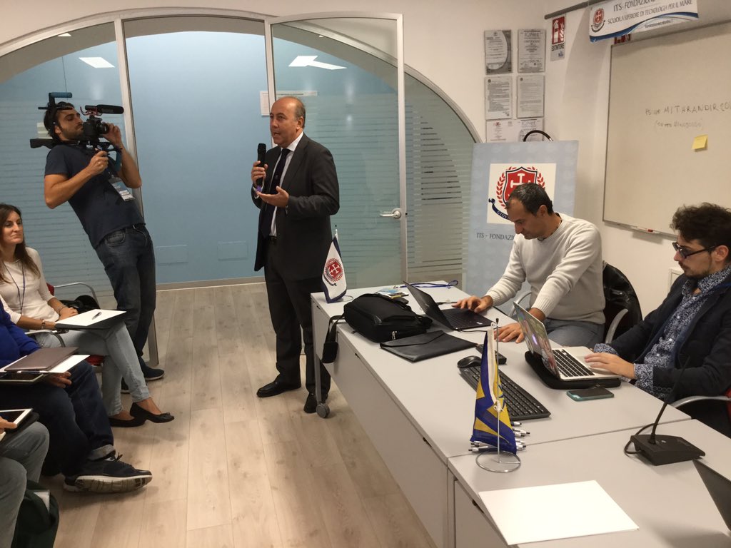 Spazi_Attivi's tweet photo. La formazione al primo posto per ITS Fondazione #Caboto #TractionManagement @BICLazio durante #SeaBootCamp #startup #EconomiaDelMare https://t.co/5AG8lQn354