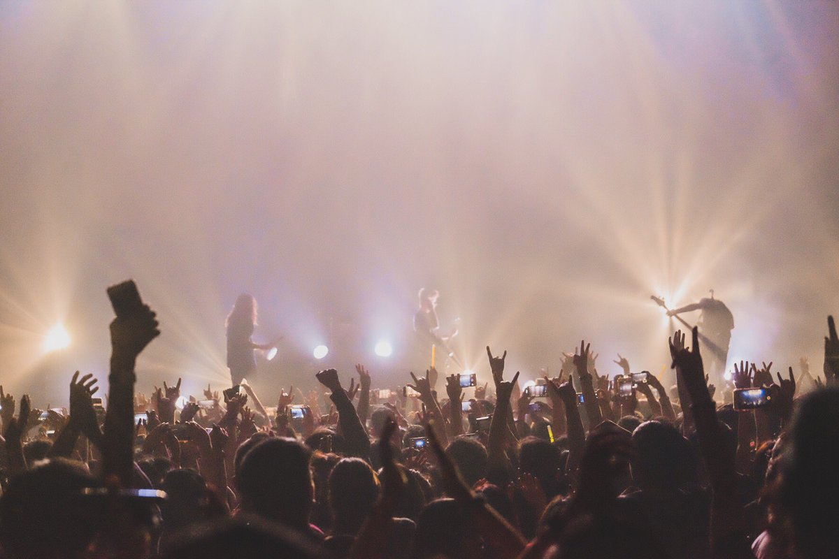 paoloumpa's tweet photo. Suddenly it’s 2007 again!!!! 😭😭 #SmartMaydayParade #SmartMusicLive https://t.co/2A6Tr5U5le