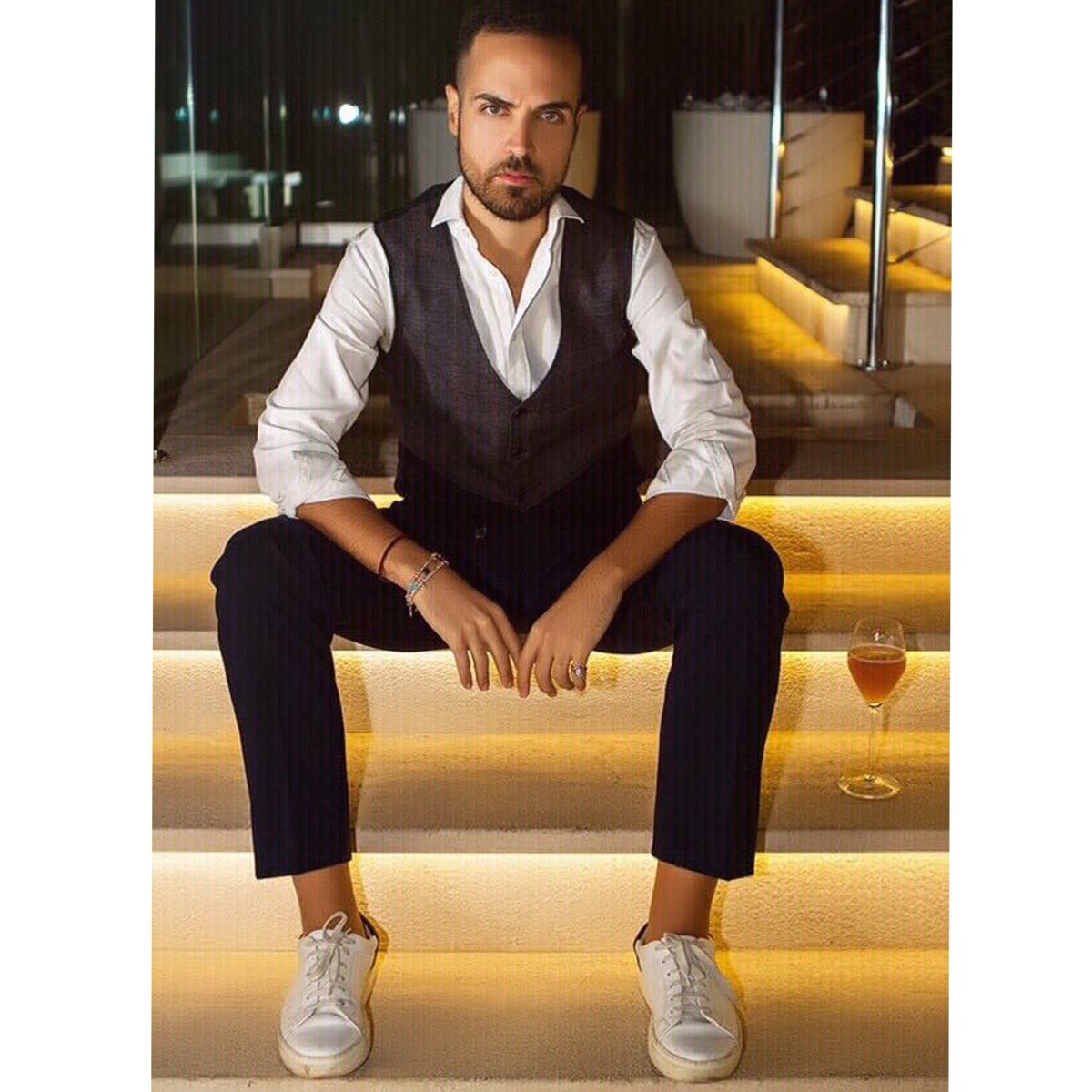 Love, beauty, style ... I have very simple tastes. I like the best of everything.
(Oscar Wilde) <3 <3