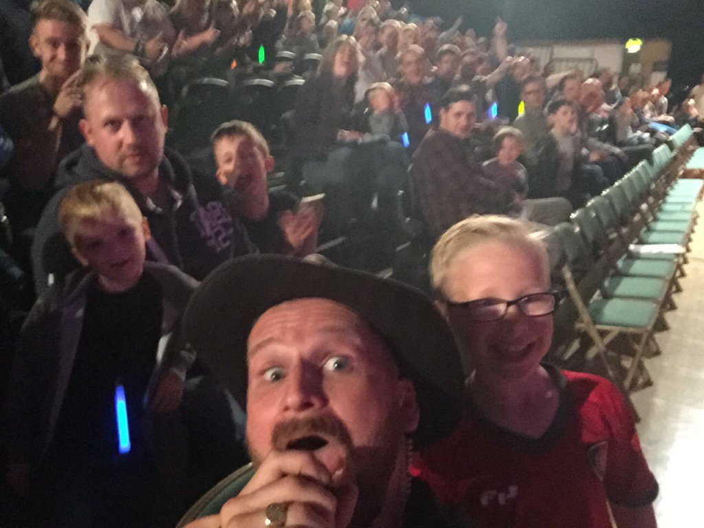 Stubbssy's tweet photo. @RobotsLive @Stubbssy #bluesharks https://t.co/RsrkOi8tZv