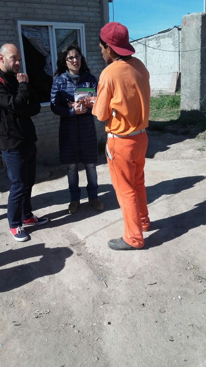PaulaCanevello's tweet photo. Gracias vecin@s de Barrio Mariano Moreno x la buena recepción #JuntosPodemos #ElAzulQSoñamos #AzulPuede @magise1977 @PYannibelli @leofissina https://t.co/18Pg0ttlFY