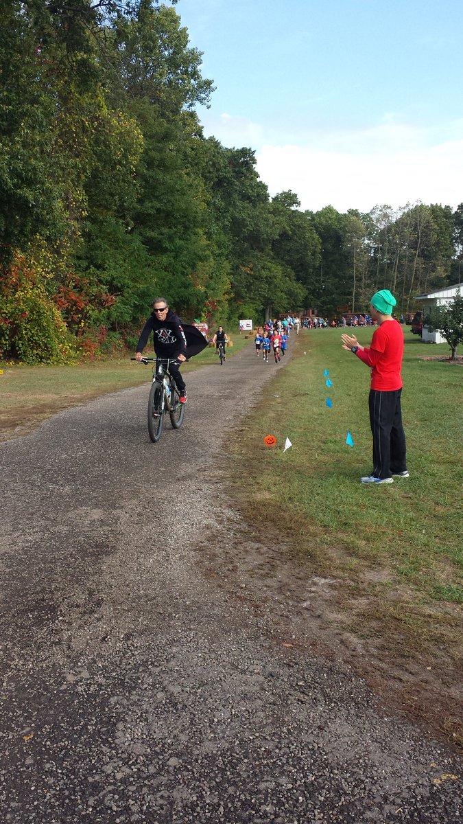 The future of running! Cider Mill Milers coming down the start stretch! #runscreamrun