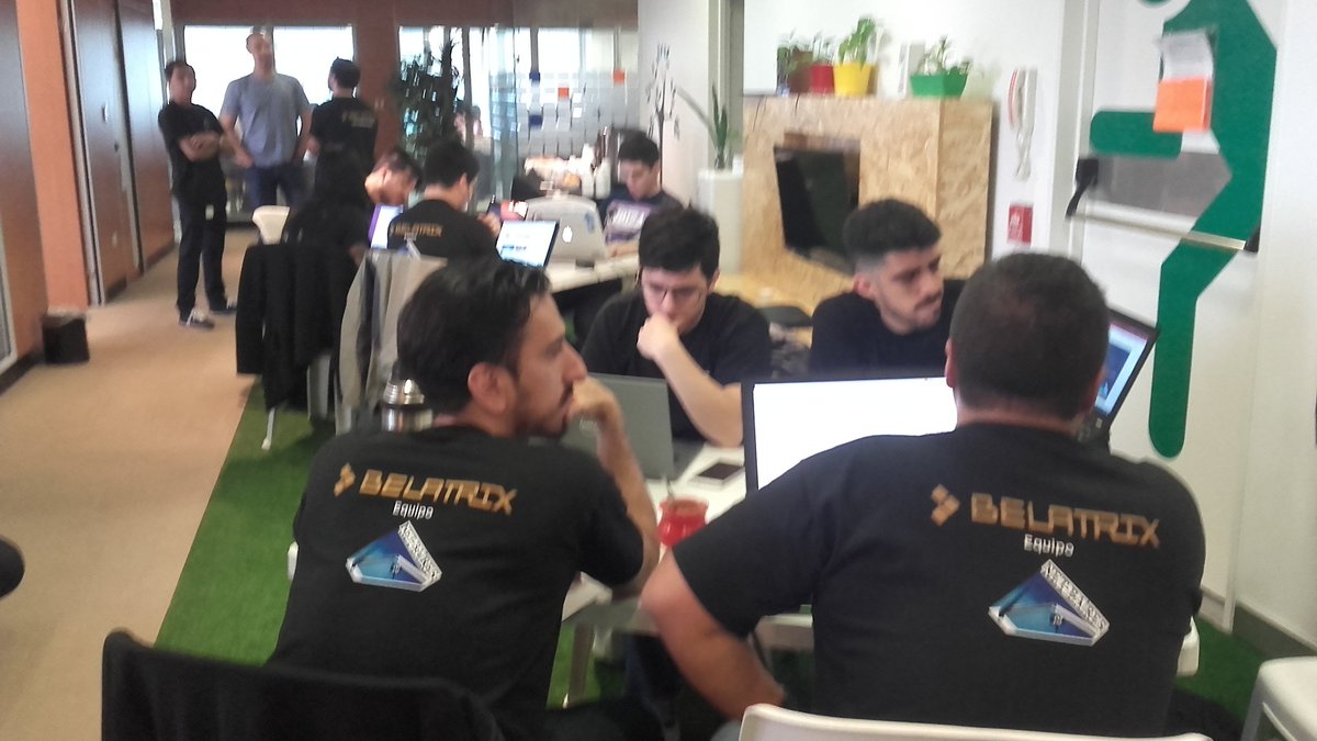 NetBaires's tweet photo. #Net-baires presente en #hackatrix @BelatrixSF https://t.co/foLHiDyWXF