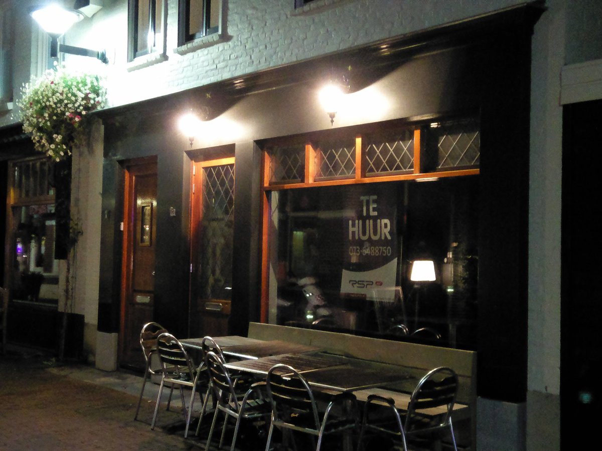 Leuk karakteristiek pand gevonden in de Houtstraat in Oss voor onze nieuwe bruidswinkel. <a href="/Iedereenuitoss/">Iedereen uit Oss</a> <a href="/allenuitheesch/">allenuitheesch</a> <a href="/IedereenLanderd/">TESLA STOCK GIVEAWAY ★</a>