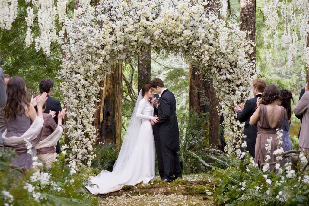 FreeformTV's tweet photo. You're invited to a special, vampire wedding tonight. 
Tune in at 8:40/7:40c for #Twilight #BreakingDawn Part 1, then Part 2. https://t.co/rdgKnB4b3J