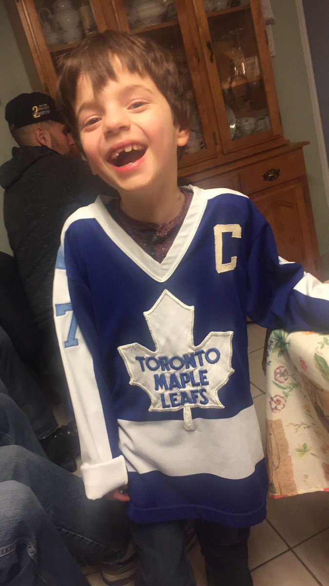 dimples1786's tweet photo. @TheFordFANatic @MapleLeafs I'm thankful for my family 😘 @dimples1786 https://t.co/JedkYtZauO