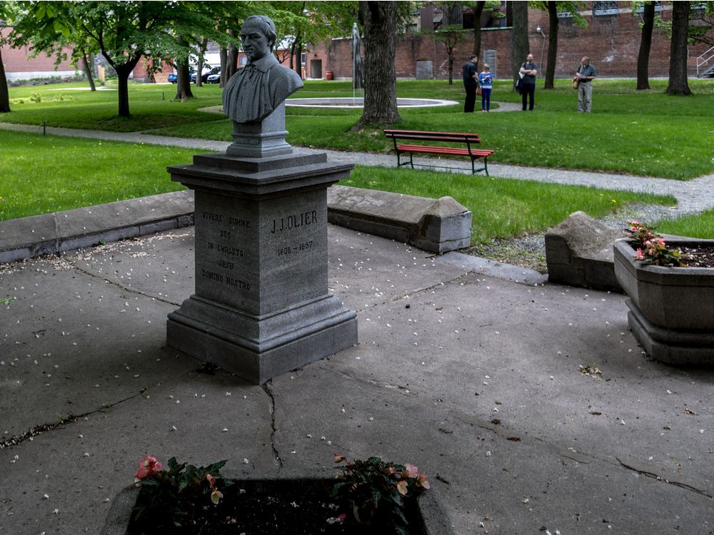 HouseOfMD_'s tweet photo. Walking tours celebrate 375 years of Montreal architecture https://t.co/jAT8z1QOET https://t.co/rGMt9Xnunm