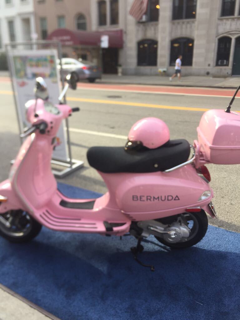 victoriaisley's tweet photo. Check out @Bermuda at #TNYFest #NYCtoBermuda #photoOpp 🇧🇲✈️⛵️⛳️🍹 https://t.co/1ZAEJ4yGsa