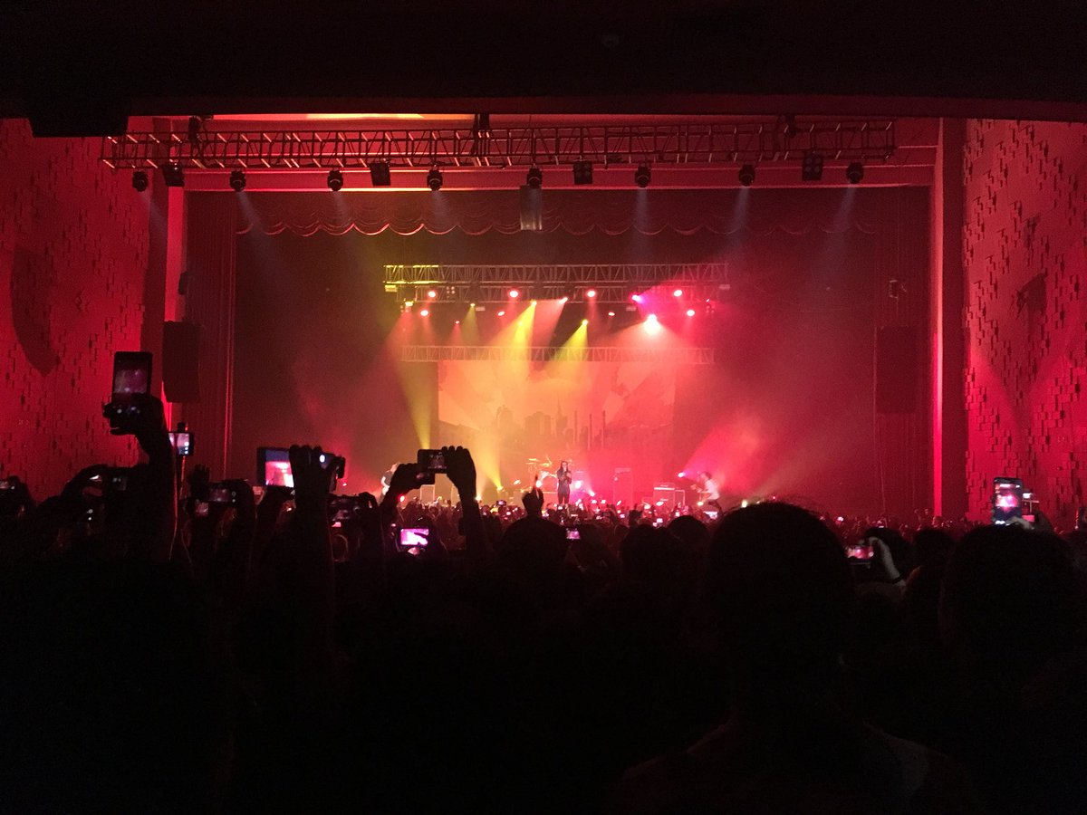 dv_bs's tweet photo. solid af 💛❤️ #MaydayParadeMNL2017 #smartmaydayparade https://t.co/JykfH0AQMM