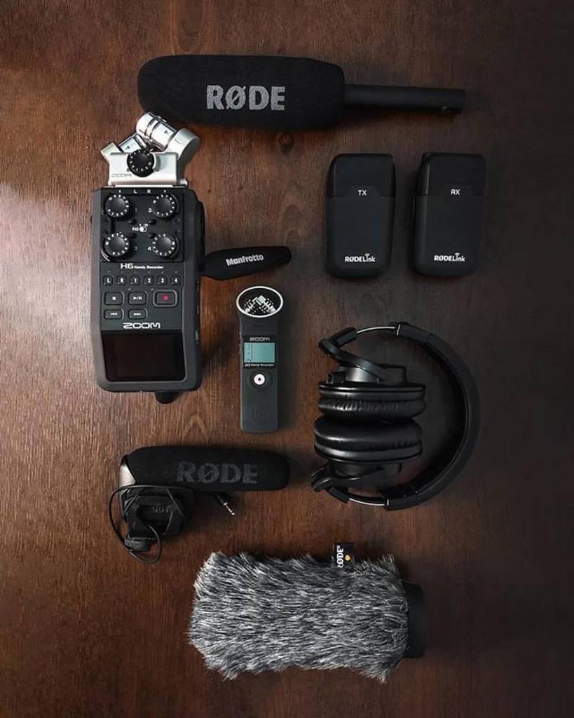 myvideobag's tweet photo. Follow @samyrnovelli
・・・
Fala que eu te escuto… e gravo! 🎙️🎧 #filmmakers #rode #videomicpro #ntg4plus #rodelink #manfrotto #zoomh6 #zoomh… https://t.co/dU9eWtNMPk