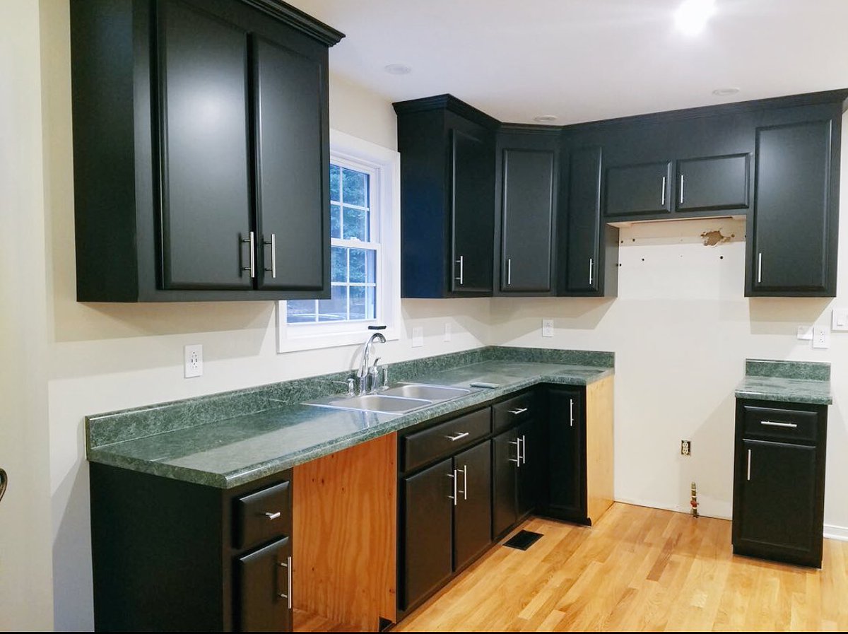 JMHagner's tweet photo. Same Kitchen just 3-5 days can make a huge difference. #RefacingRevolution #ModernTransformation @HDI_531 https://t.co/fnbL16Ek53