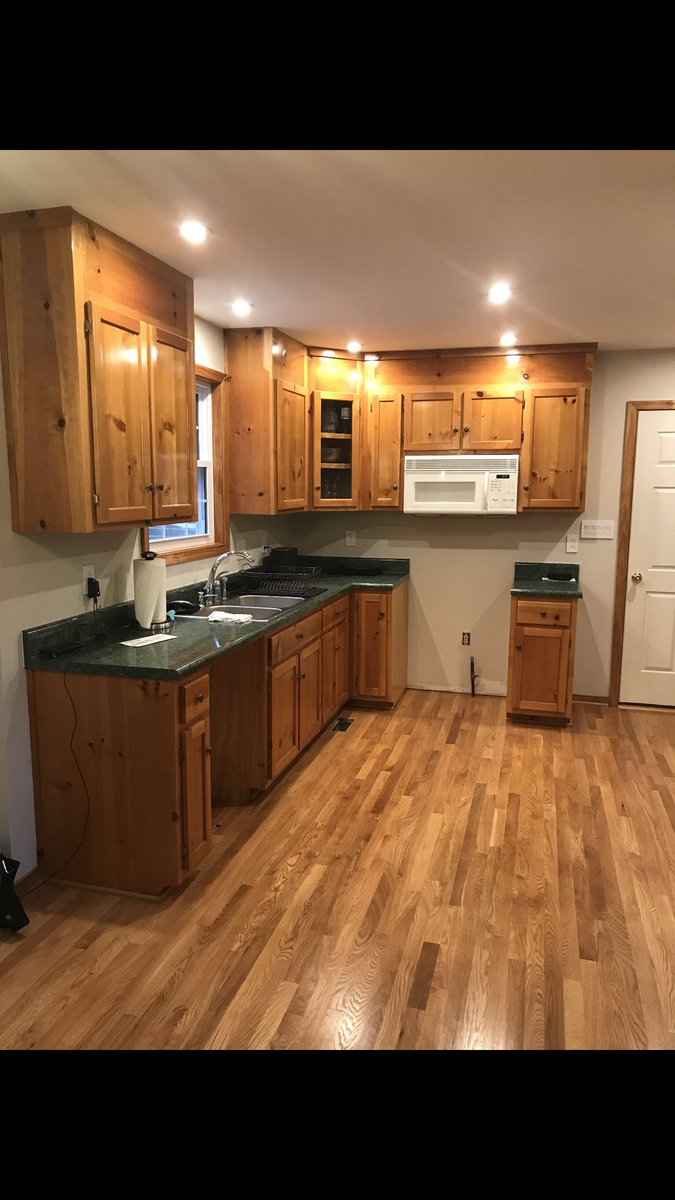 JMHagner's tweet photo. Same Kitchen just 3-5 days can make a huge difference. #RefacingRevolution #ModernTransformation @HDI_531 https://t.co/fnbL16Ek53