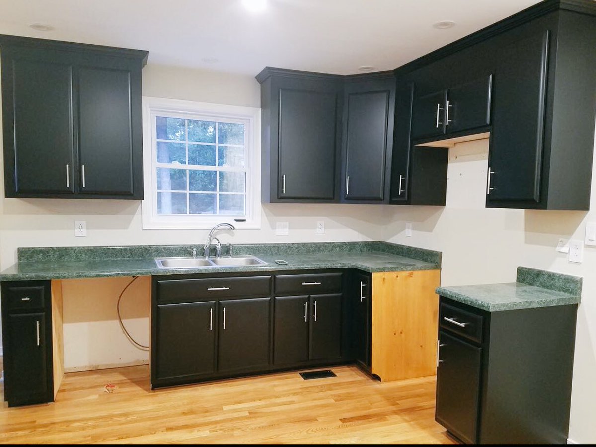 JMHagner's tweet photo. Same Kitchen just 3-5 days can make a huge difference. #RefacingRevolution #ModernTransformation @HDI_531 https://t.co/fnbL16Ek53