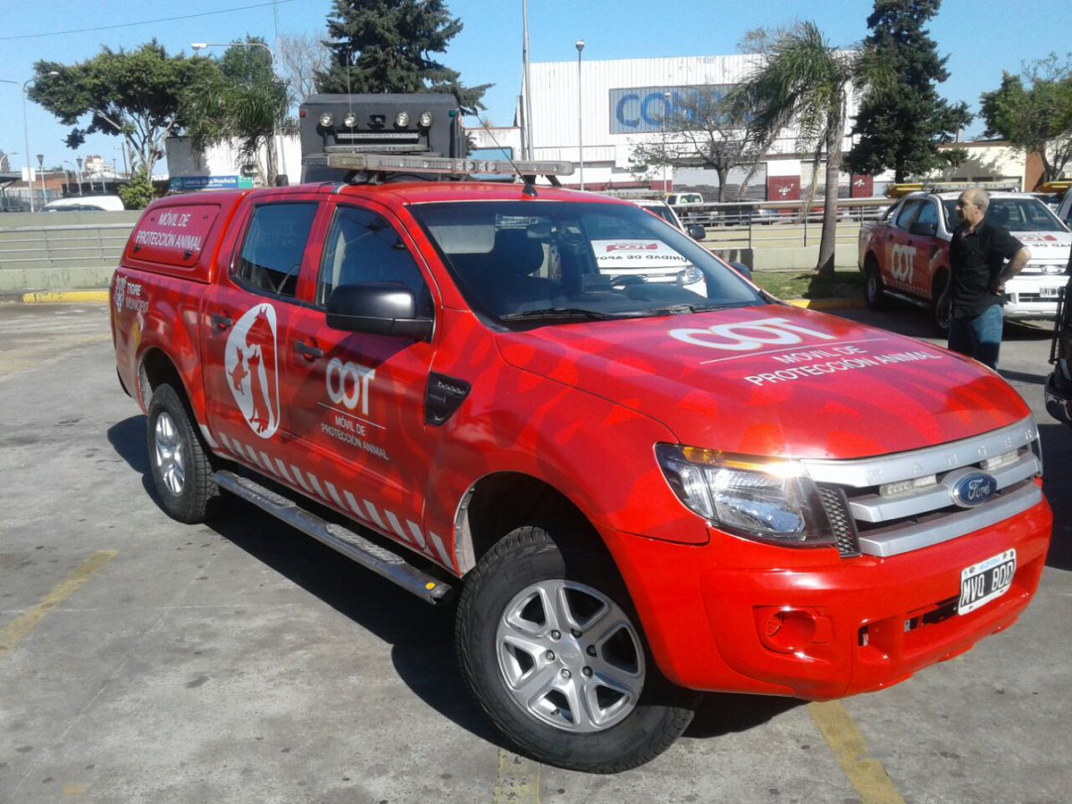thecharlyy's tweet photo. Estamos equipando un nuevo movil para la #ProteccionAnimal 
#LogisticaCOT #COT #SPC https://t.co/nmiwQC4P7I