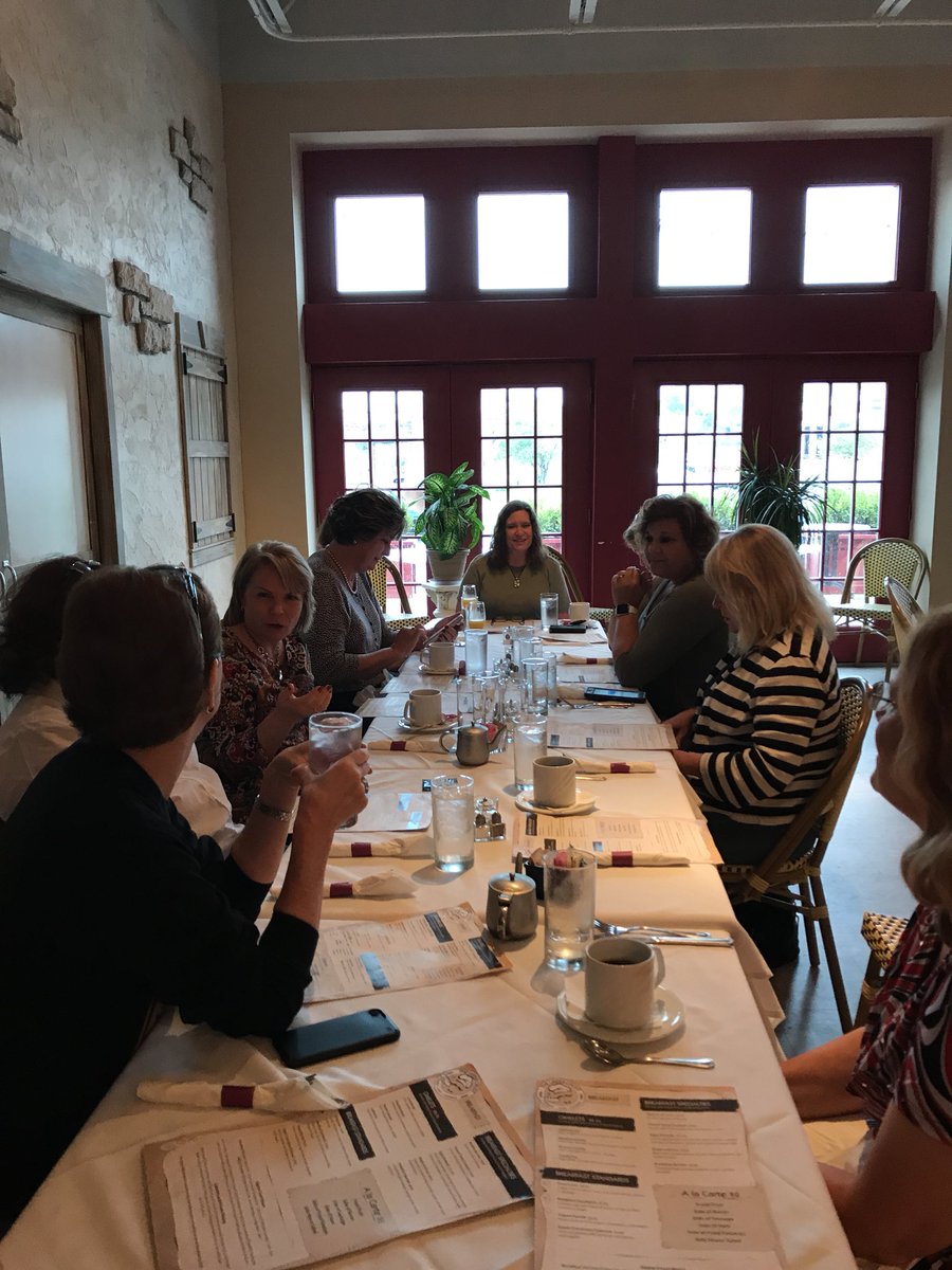 MrsWilkerson100's tweet photo. Reunion 30+years in the making off to a good start @alphagammadelta #EpsilonAlpha https://t.co/88hlRKix8V
