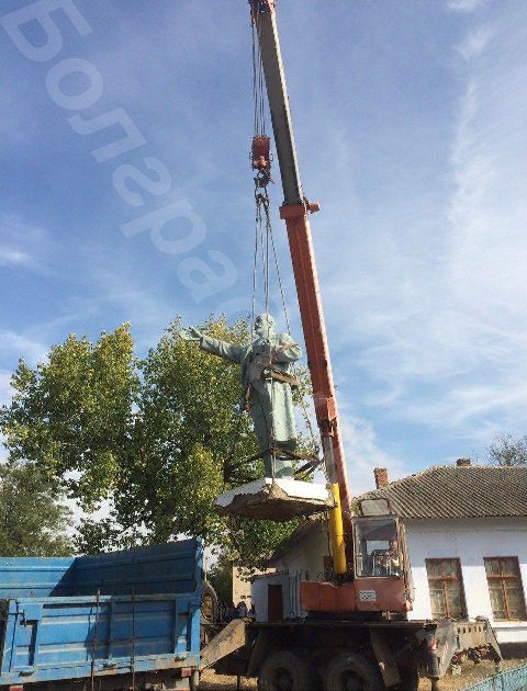 tyzhdenUA's tweet photo. На Одещині демонтували пам’ятники Лєніну та Калініну
https://t.co/H2eQUAiS4O https://t.co/Iy6jEEh3th