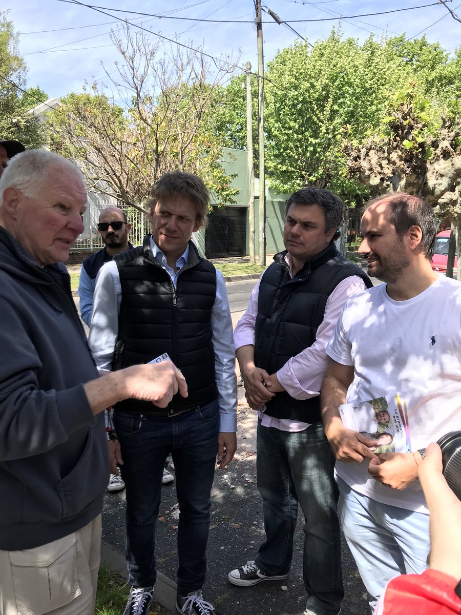 SLopezMedrano's tweet photo. Manfredo, Eduardo y Laura son vecinos de #Chilavert #SanMartin con quienes conversamos y nos contaron cómo ven el barrio #CambiandoJuntos https://t.co/feAtoNTm7E