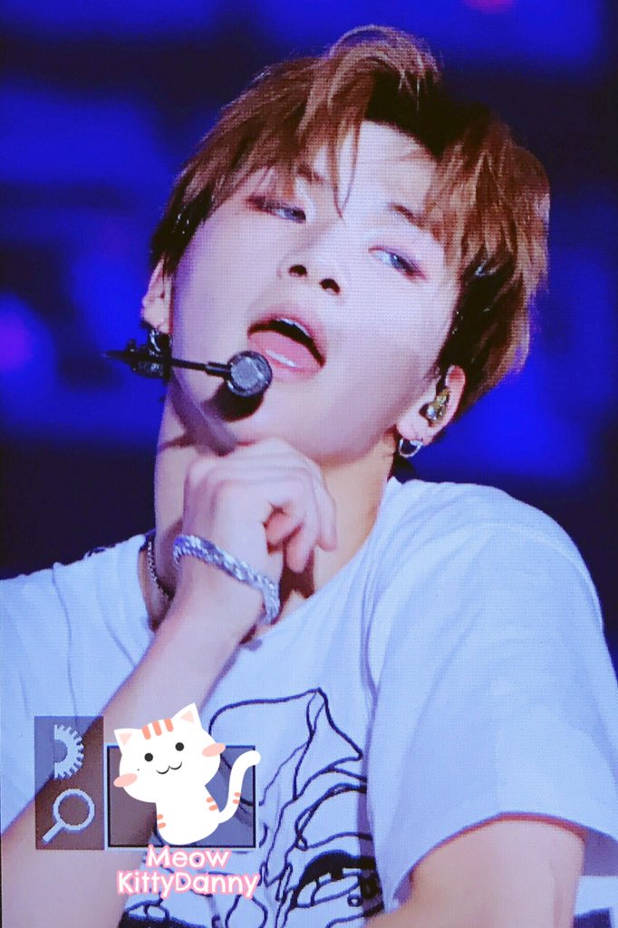 KittyDanny1210's tweet photo. 20171007. of course~ There will always be overly sexy moments~ It's Danny~ Danny of Danger! #강다니엘 #kangdaniel #姜丹尼尔 #wannaone #워너원 https://t.co/hmJ6z6xiOt