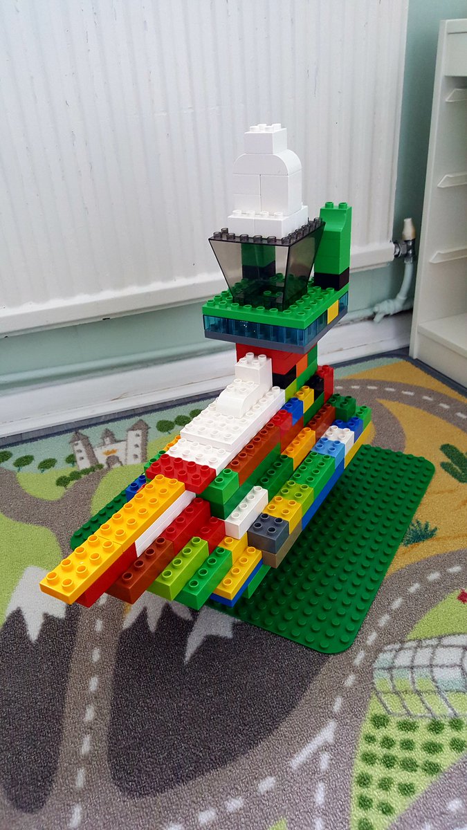 slorfin's tweet photo. get building 😁😁😁 #HappySaturday #BOATS #buildingconstruction #lego #duplo https://t.co/eGKURJXjVz