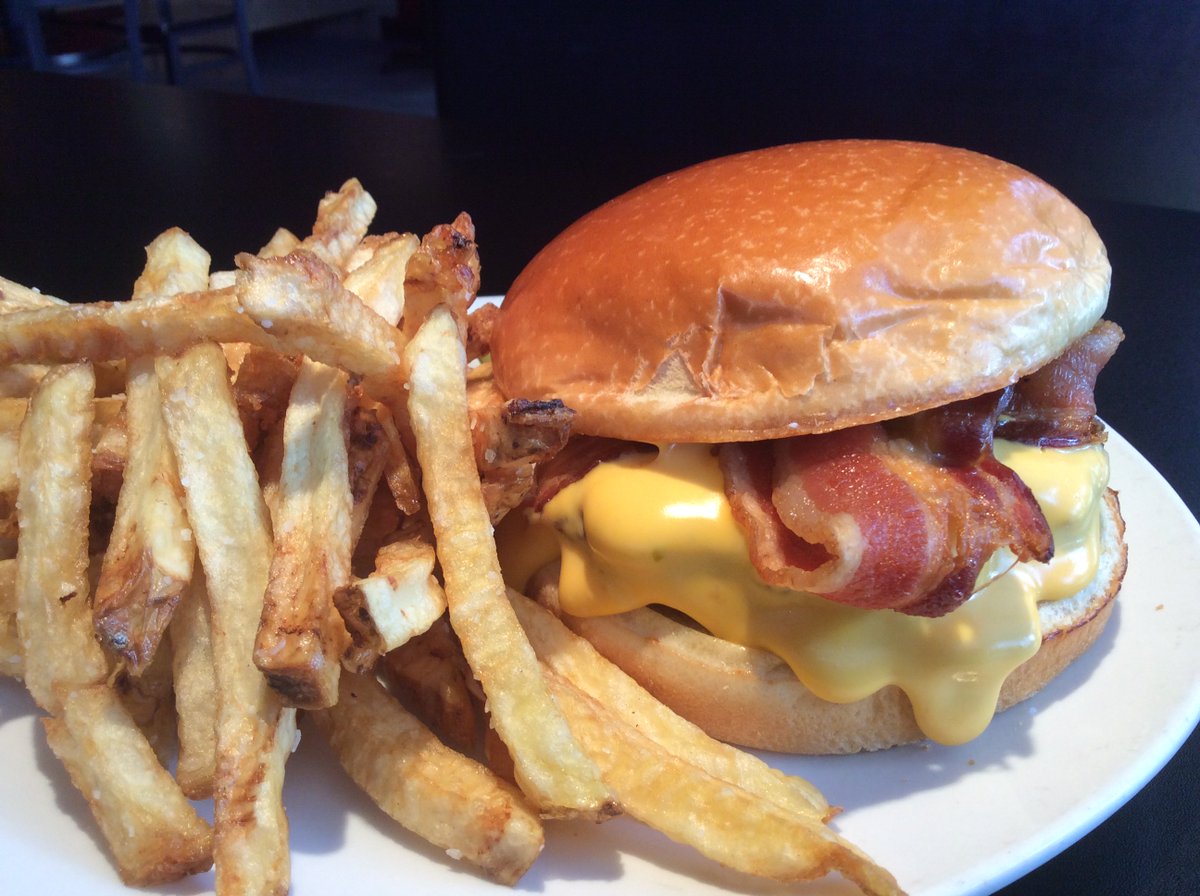 atomicgrillbbq's tweet photo. Game day burger. Today we have a grass fed beef burger, smoked bacon, and a nacho cheese sauce served with fries. https://t.co/PKRrH90lxt