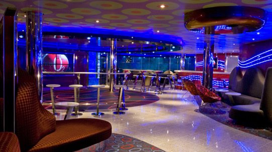 stowawayvacay's tweet photo. #Highschoolers hang out at #ClubO2 on the #CarnivalBreeze and watch movies and play video games. #cruisemonth #StowawayVacay #4098775357 https://t.co/Aj9yYMi6TP