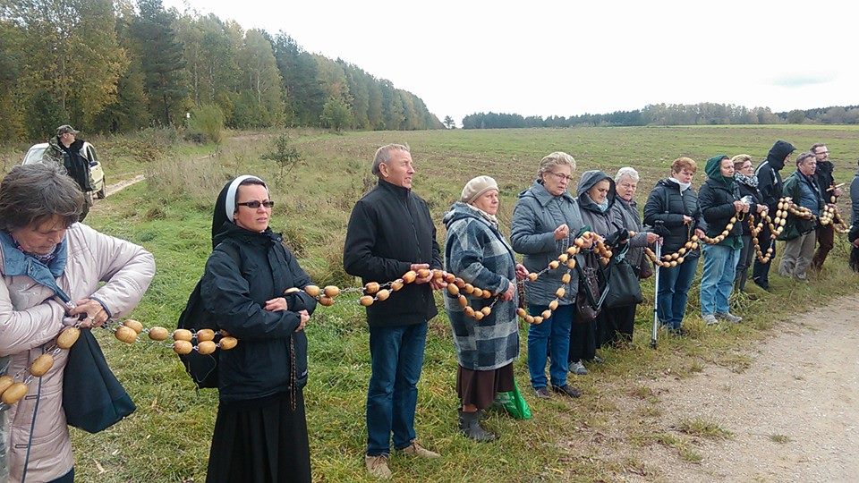 Bis zu 1 Million Menschen heute bei Rosenkranzgebet an den poln. Grenzen. Gebet zum Schutz gg. #Islam-Einfluss