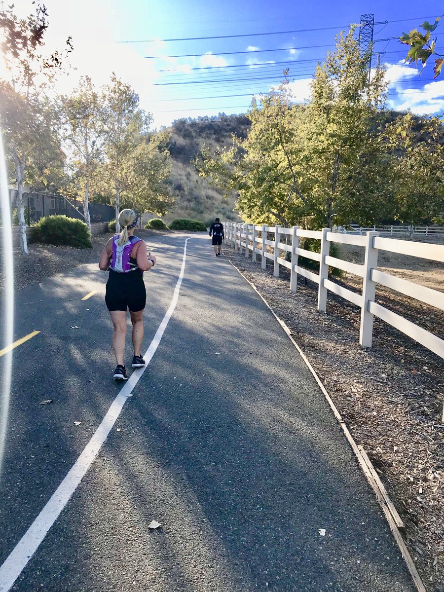 DISFIT4JnG's tweet photo. 10.6 with friends @runnerslane on a Saturday Morning Run #RunnersLane #LAMarathonTraining #ConqurLAChallenge #SCVHalf #WeRun661 https://t.co/byYBLyCP8E