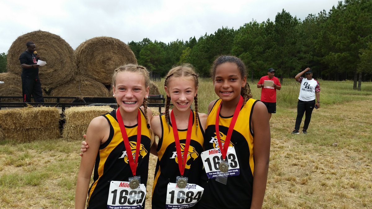 CDWillis75's tweet photo. GIRLS 1ST PLACE TEAM 3 girls in the top 10., BOYS 2ND PLACE TEAM 3 boys in the top 10. #WeareRHMS https://t.co/Abh8k2td9o