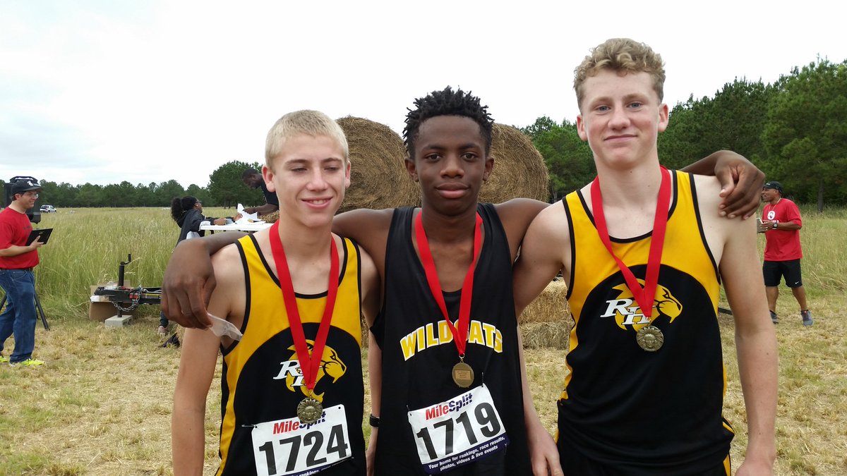 CDWillis75's tweet photo. GIRLS 1ST PLACE TEAM 3 girls in the top 10., BOYS 2ND PLACE TEAM 3 boys in the top 10. #WeareRHMS https://t.co/Abh8k2td9o