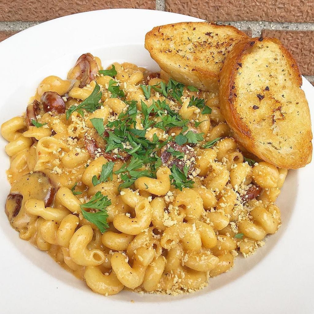 EatGR1's tweet photo. Michigan beer mac &amp; cheese @rezlounge #macandcheese  #rezervoirlounge #beer https://t.co/qRgJYkJYST https://t.co/FjVPPr3svK