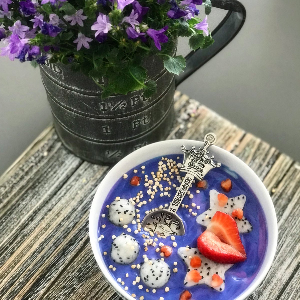 lemishmash's tweet photo. #smoothiebowl #smoothie #bluemajik #purple #beautiful #love #breakfast #HurricaneNate #lovelive_sunshine #vegan #vegansofig #rainbow #hola https://t.co/3yQAoTtUcF
