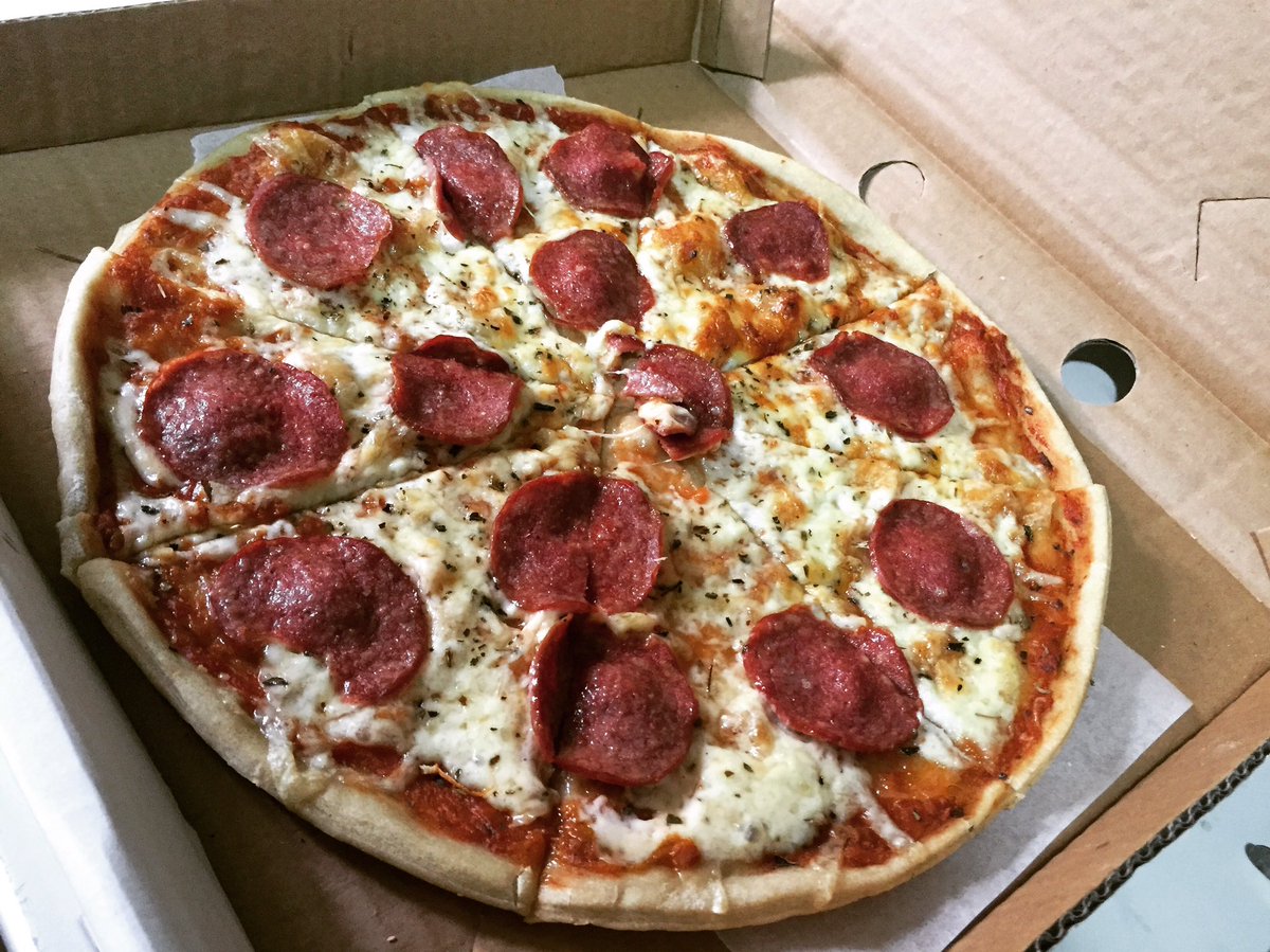hajjii__a's tweet photo. #pepperonipizza #pizzapallazo https://t.co/57JfSEggv9
