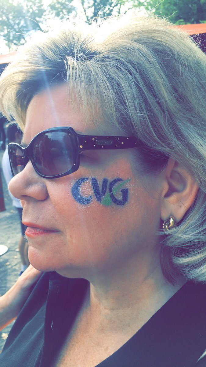 CVGairport's tweet photo. Celebrating CVG's great year with its great team @CincinnatiZoo ! #TeamFiona #TeamCVG https://t.co/rLmjVsxXi5