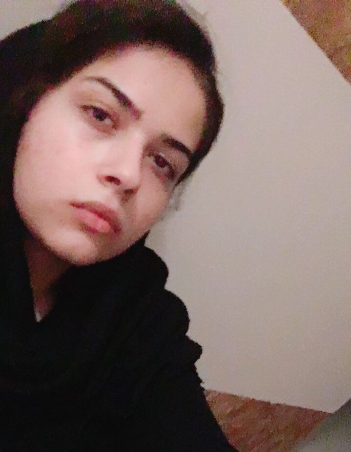 patrickbanoo's tweet image. همینقدر مفلوک و خسته و بی جون پشت در خونه موندم 2 ساعت کف راهرو نشسته بودم بنابراين چون خیلی بداخلاق و عصبی م امشب میرم میکپم :)