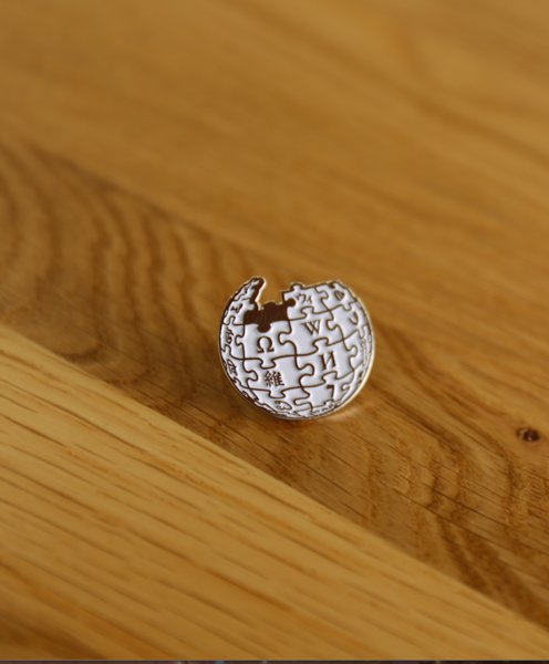 Limited edition white Wikipedia globe pins are back! Get one before they run out: store.wikimedia.org/products/wikim…