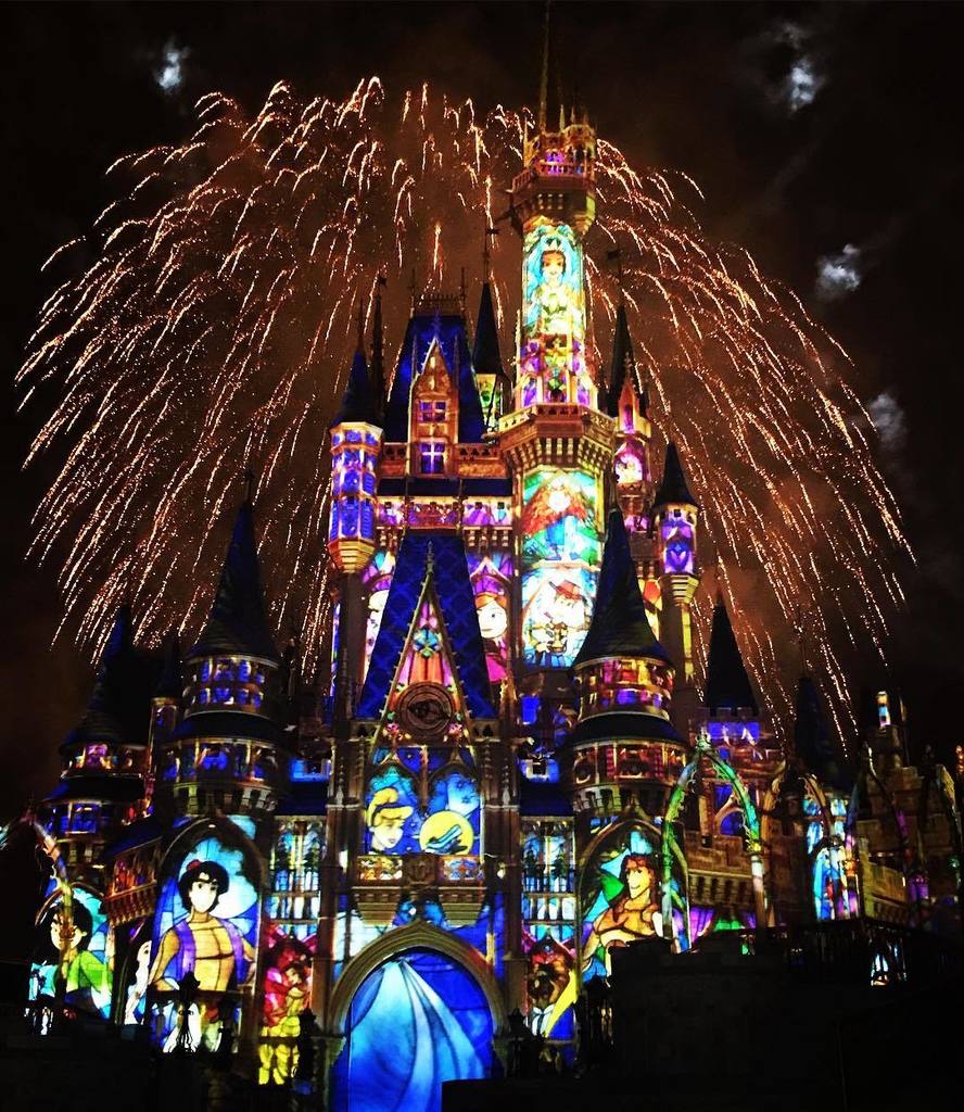 Mouse2YourHouse's tweet photo. This one is obvious - my happy place also doubles as the most magical place on earth! ❤️ #happilyeverafter #myhapp… https://t.co/lg3b8QbEFa https://t.co/K1NPyQJSlo