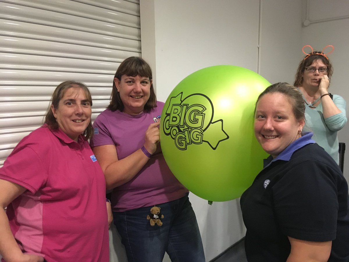 sjskenyon's tweet photo. Tey District Ladies Sarahjane, Roz &amp; Sam having a selfie with the #BigGig Balloons. @gguidinganglia @GirlguidingENE https://t.co/OhWawFxlBR