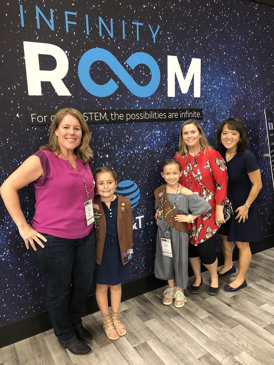 TheAnneChow's tweet photo. Exploring the infinite possibilities  with our current and future leaders of technology... #LifeaAtATT #GIRL2017 #girlpower https://t.co/6U3PErIrM6